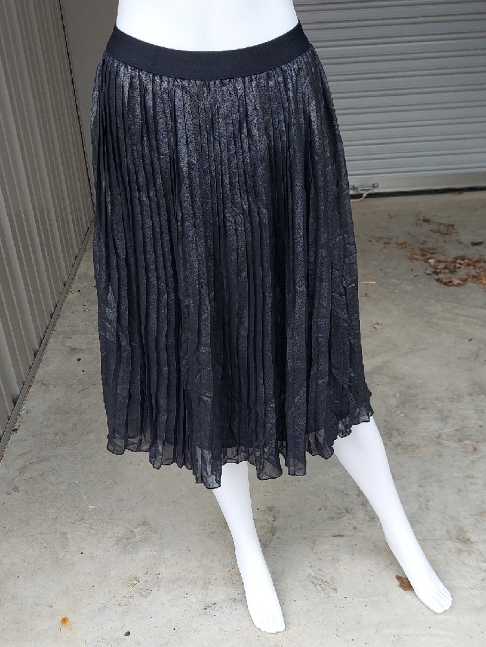 Old Navy Size Large Metallic Gun Metal Black Lined Pleated Midi Skirt
